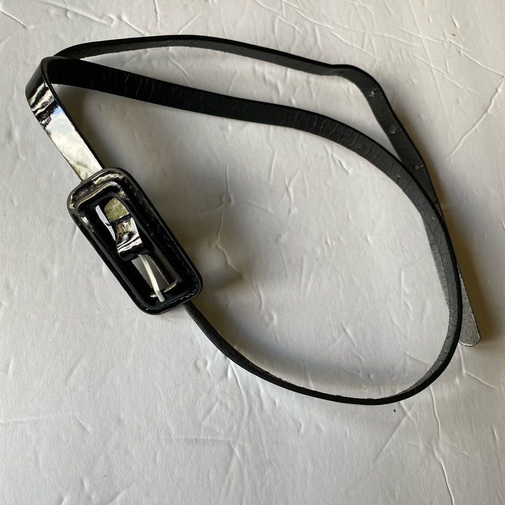 Woman’s black patent leather 1/2” width belt, Size: M fits 34”-37” waist)